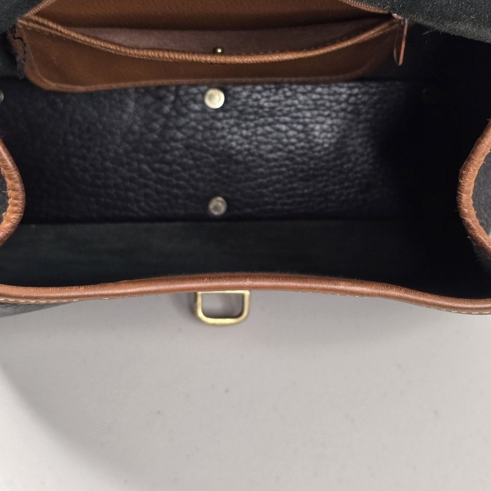 DOONEY & BOURKE Shoulder Bag Leather All Weather VTG Essex Black Tan Ships FAST - Picture 8 of 17